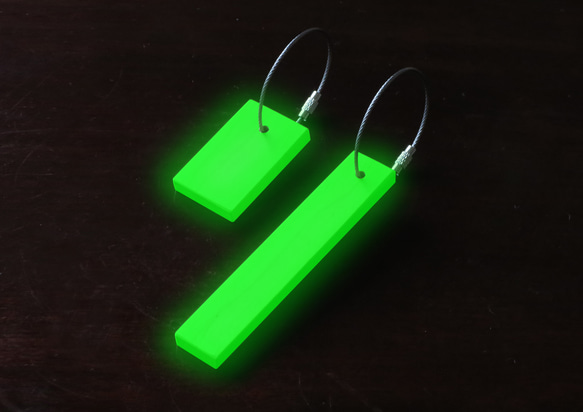 GLOWOOD KEYHOLDER 木の温もりを感じられる蓄光キーホルダー　アウトドア　防災　ギフト