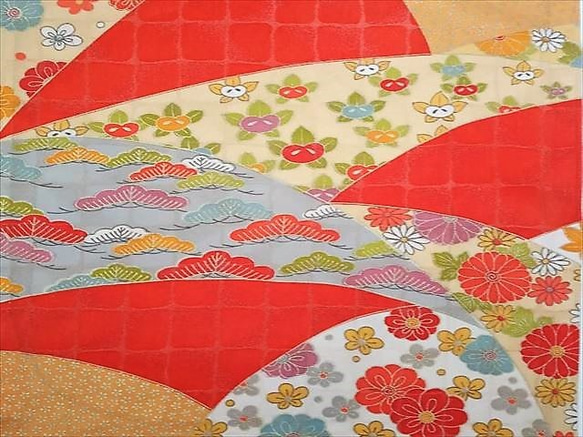 【正絹　洗い済】鮮やかな金彩の花々・紅葉・松・笹など吉祥柄の振袖生地　約35ｃｍ×50～100ｃｍ