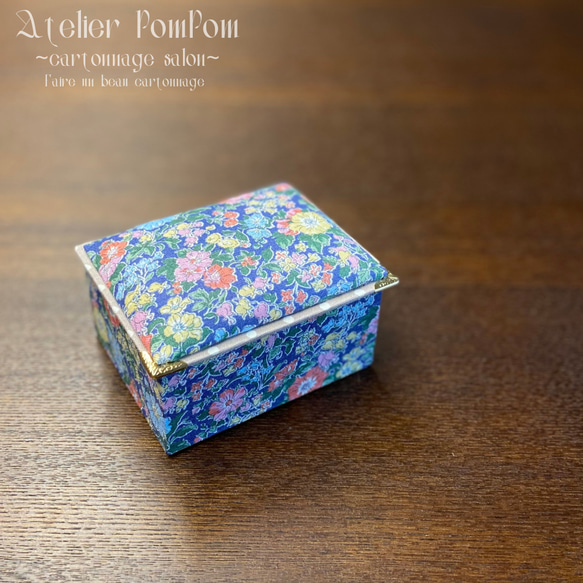 [floret pattern cartnnage] リバティ生地のminiフリーケース（ネイビー）