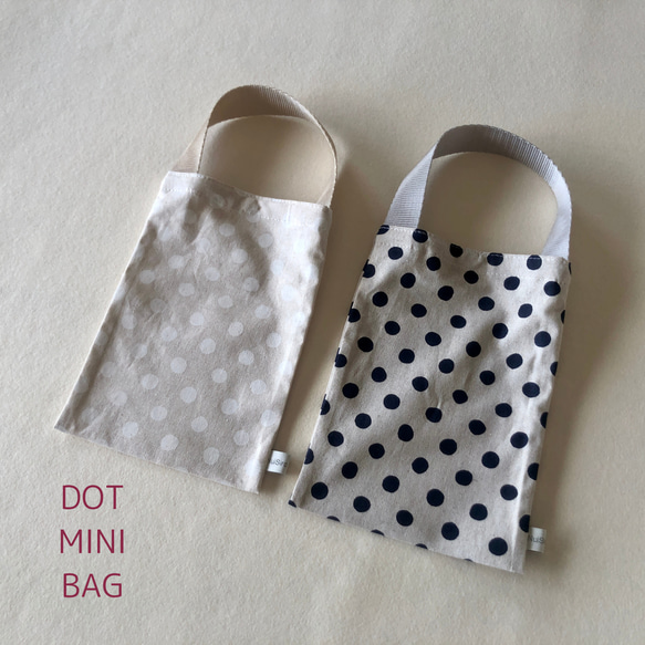 【ぺたんこバッグ】DOT MINI BAG　白丸&紺丸