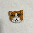 はちわれねこ No.4／ 刺繍ブローチ(小)