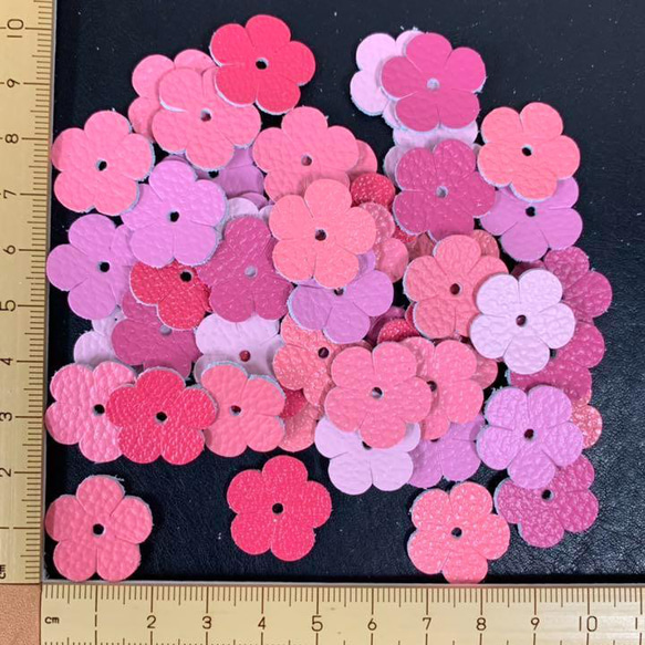 本革　切り込み・５枚花（２０ｍｍ）ピンク系・単色　５０枚セット