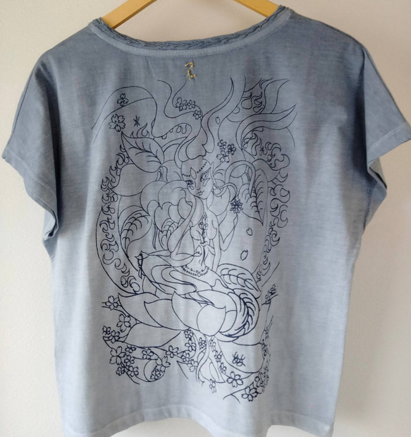 如意輪観音◎藍錠染めお守りＴシャツ北斗七星背守り和柄仏画紋様入り手染め蓮宝珠宝輪 北斗八星 インド藍ブルーグラデーション