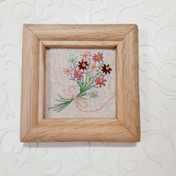 コスモスの花束　刺繍フレーム　壁飾り　インテリア雑貨