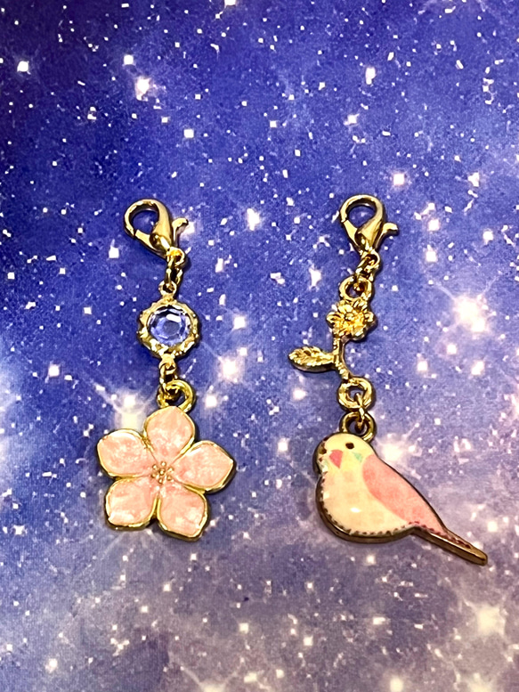 人気❤︎【送料無料】〈2個セット〉♡ピンクの鳥とお花のチャーム♡マスクチャーム