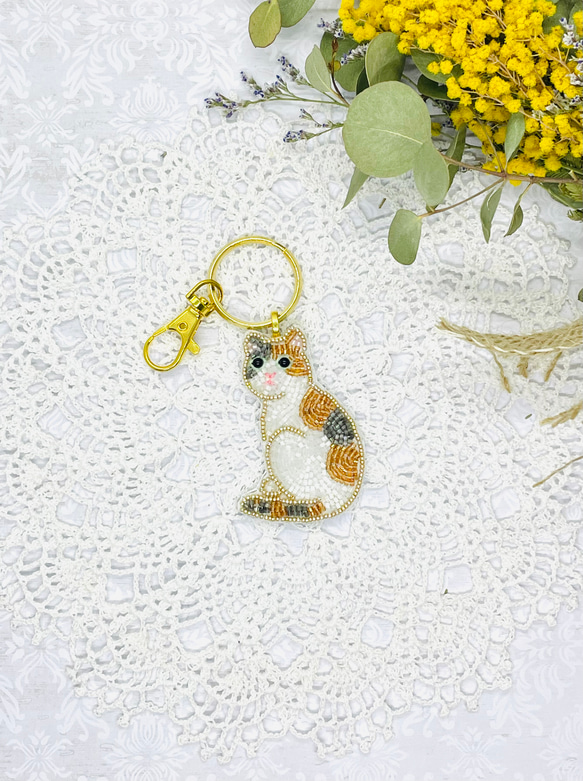 ビーズ刺繍のうちの子キーホルダー（バッグチャーム）・三毛猫