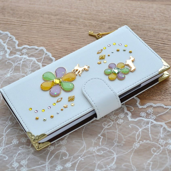 手帳型スマホケース『犬達と３色の花』‐yellow purple green‐ specialSWAROVSKI