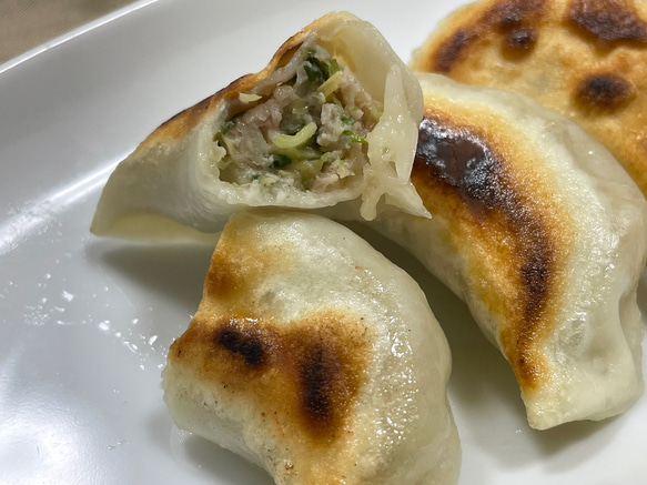 「下田さん家の豚」で焼餃子！吉祥寺では最も古く歴史ある☆元祖　吉祥寺餃子です。手包み生餃子40個入り