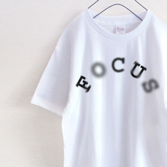 「FOCUS」ピンボケ　Tシャツ