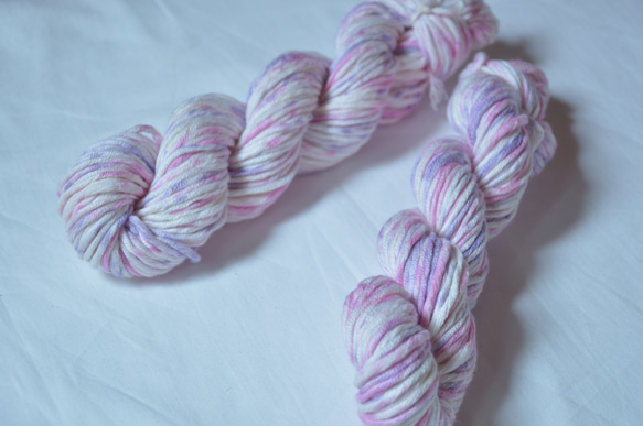 半額SALE！手染め糸　コットンアクリル　pinkpurple　nijiyarn