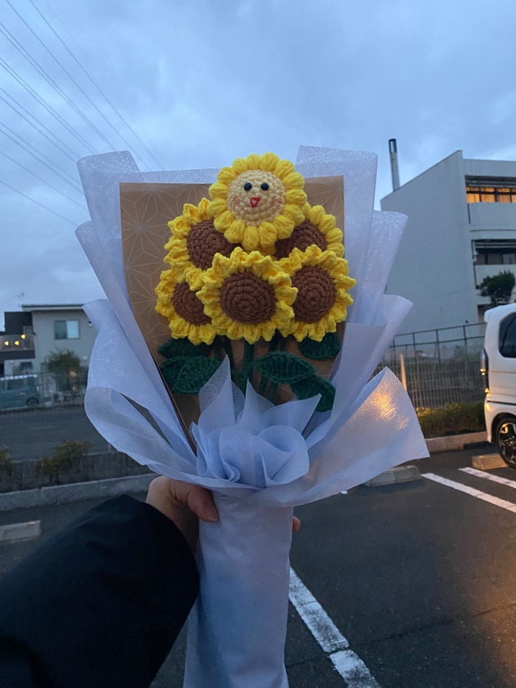 ひまわり毛系の花束　編み物　母の日お祝い