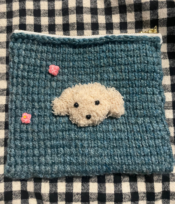 犬のファスナーポーチ　刺繍糸のお花付き