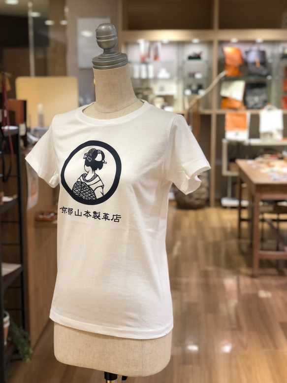 舞妓はんロゴTシャツ 白x濃紺　Woman