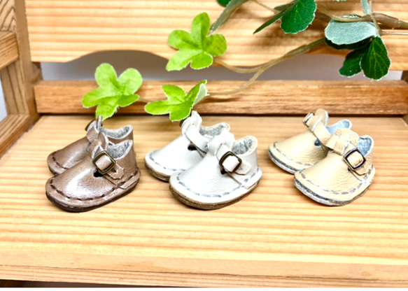 革細工　ストラップシューズ　一足　miniature  boots.