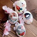 【受注生産】＊文鳥刺繍＊オーバル型ブローチ❁お花と一緒に…❁Java sparrow embroidery broach.