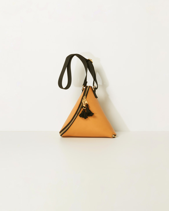 wmg. Triangle small leather bag / beige