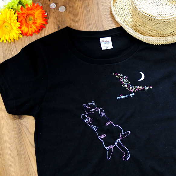 へそ天猫と星空の刺繍Tシャツ／黒／半袖