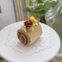 チョコモカロールケーキ　お花乗せ