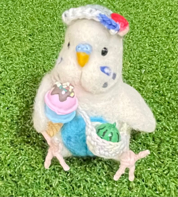 羊毛フェルト　手のひらサイズ　めちゃ可愛い♡花蝶々冠セキセイインコ　鳥　ハルクイン水色　ゆこりん工房