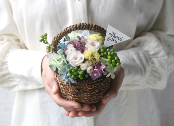 Flower basket (S) Antique white rose