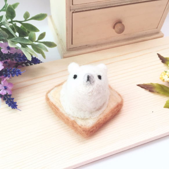 Woolfelting Ice-cream Toast_Vanilla Polar Bear