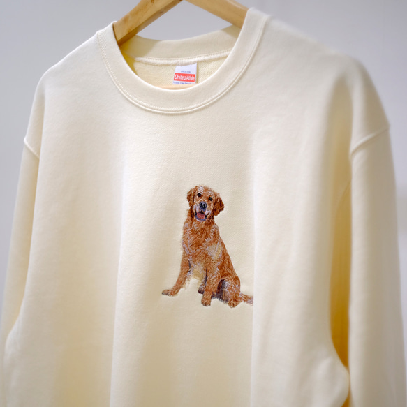 ゴールデンレトリバーの刺繍トレーナー｜リアル刺繍・フォト刺繍｜GoldenRetriever