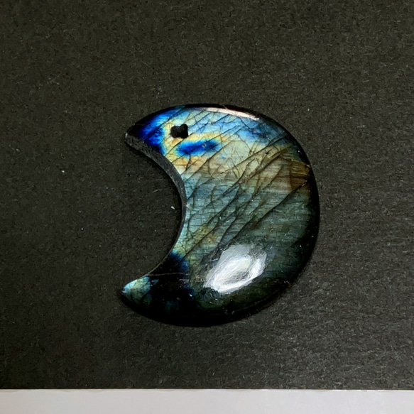 穴あきラブラドライト月[718] 30x19mm 42Cts　天然石 ／ ルース ／カボション