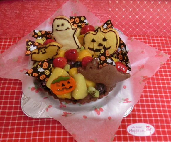 ５号　フルーツとハロウィンクッキートッピングのチョコタルト♪(＾◇＾)