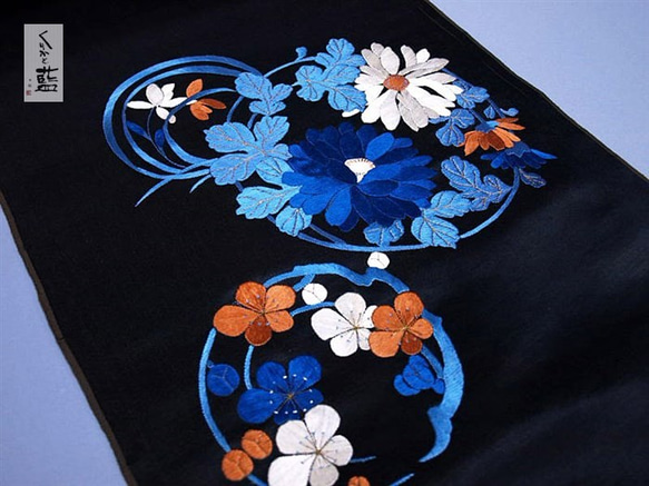 《Antique》絹地　繻子　四君子の刺繍　菊　欄　梅　竹 s2094