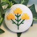 〜可愛い春の花 ミモザ〜刺繍ブローチ くるみボタン バッジ