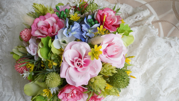 あふれでるお花のフラワーアレンジ（母の日＊誕生祝い＊出産祝い＊入学祝い＊ご自宅用）