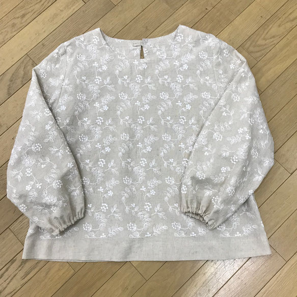 綿/麻　刺繍レース　短丈　ブラウス　袖口ゴム　[生成]