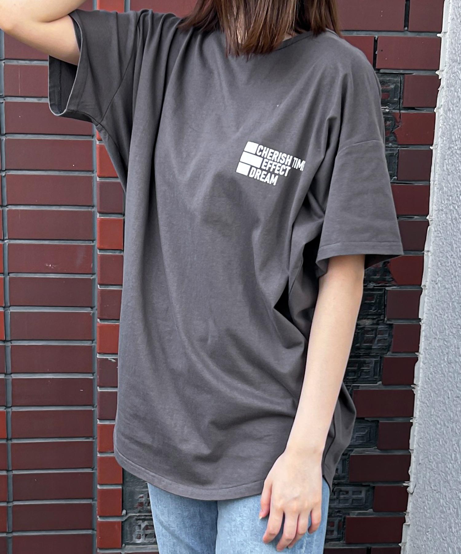 フェルトマリエッタ/フロントバックロゴプリントTシャツ