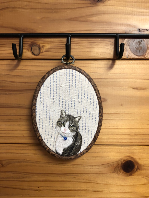 可愛い猫の額入り手刺繍