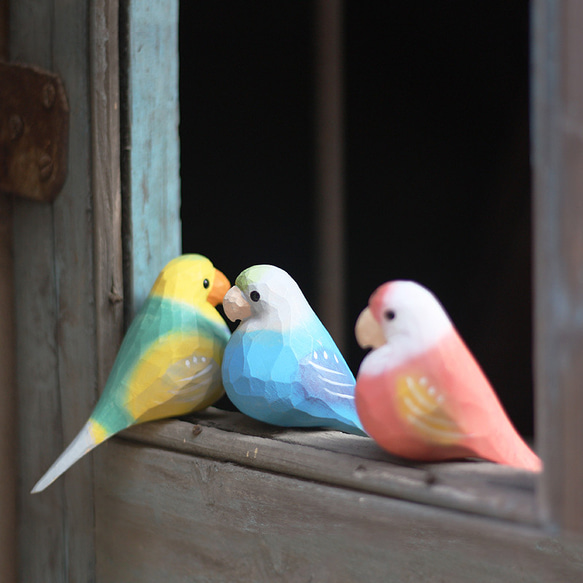 雲斑のインコの木彫り小鳥 秋の草のインコ 手作りの木製置物