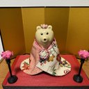 しろくま貯金箱  (14) ひな祭り  お着物&つまみ細工ネックレス&花冠