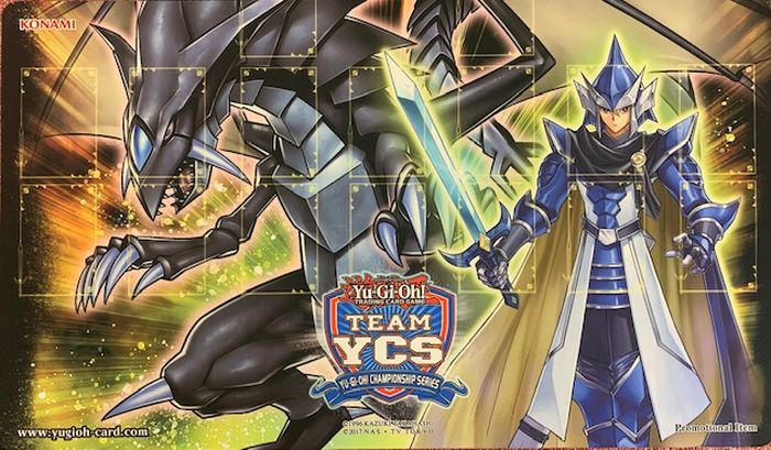 プレイマット『伝説の騎士クリティウス＆クリティウスの牙(TEAMYCS)』【-】{-}《プレイマット》