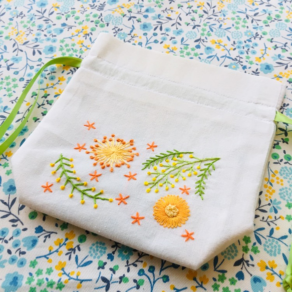 刺繍 小さなお花 巾着 ポーチ ＜イエローグリーンリボン＞