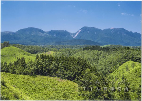 青空の下の九重連山 LP0595