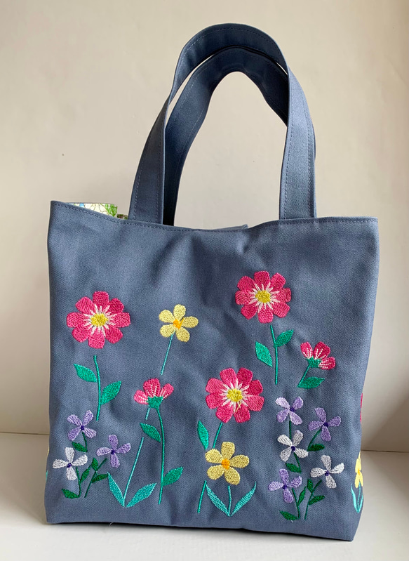 ぐるっとお花刺繍のスクエアバッグ(楽しい色)