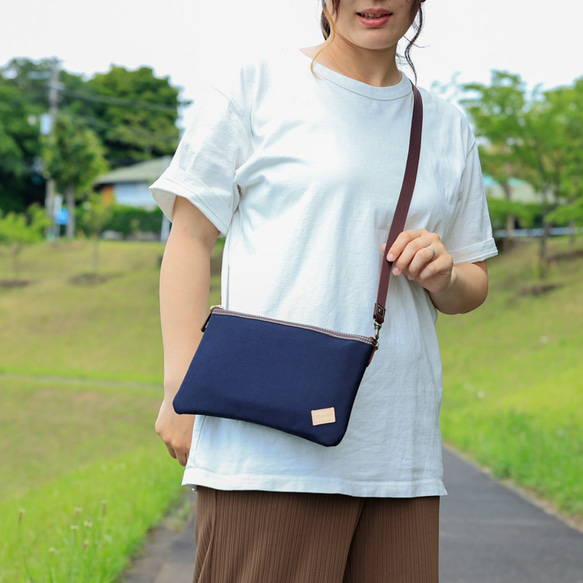 大人のcordura＆レザートリムライトサコッシュNavyxBrown　スマホ、長財布用シンプルショルダーバッグNew!