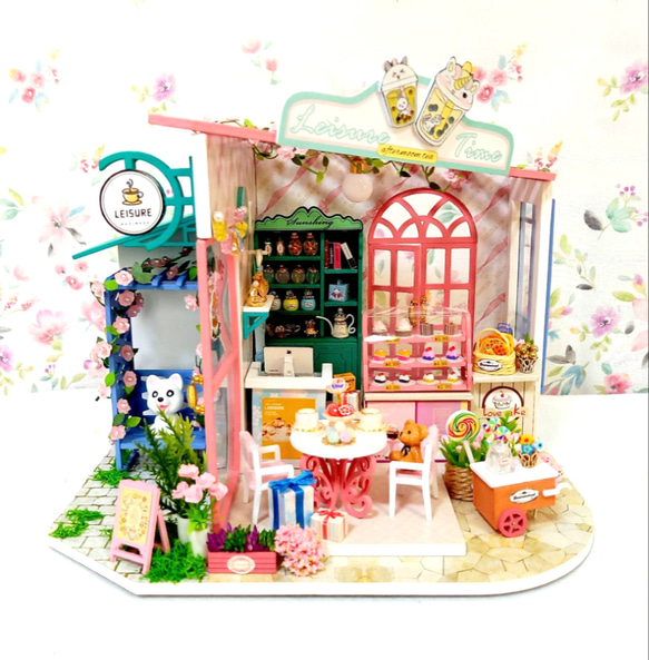 『AFTERNOON  TEAROOM』ミニチュアドールハウスの完成品です