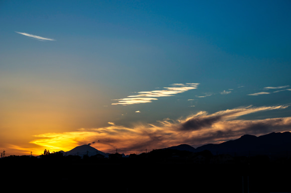 写真のある豊かな暮らし【山に沈む太陽・夕焼け空】