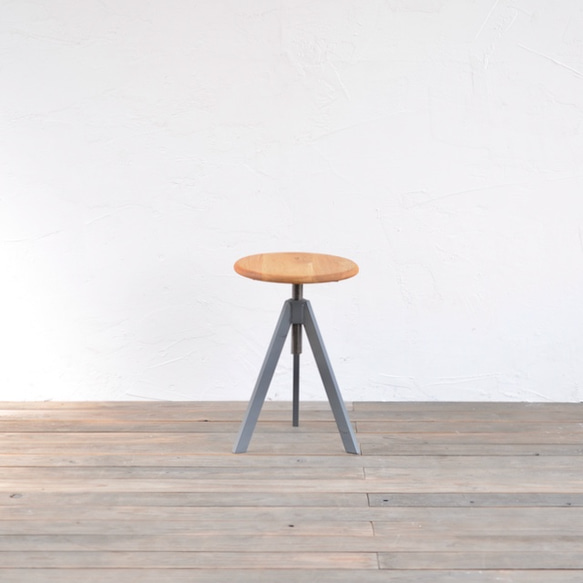 TRIPOD STOOL – LOW / OAK