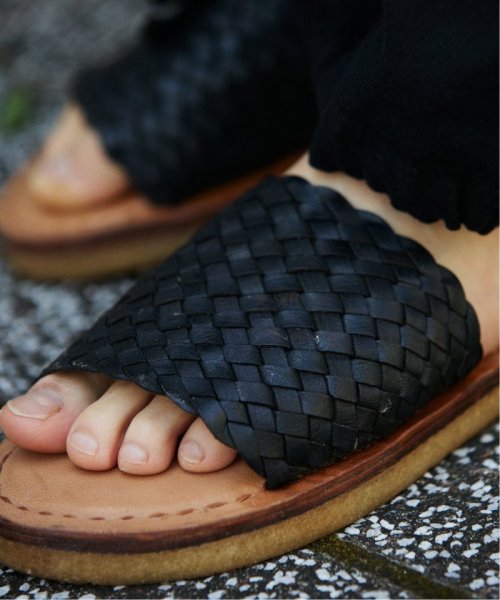 MOHINDERS / モヒンダーズ WOVEN LEATHER SANDALS