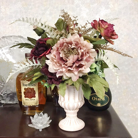 造花・アートフラワー　芍薬と薔薇の花瓶アレンジ　優雅で上品　大切な方へのプレゼントに　落ち着いたお洒落な色合いが素敵なア