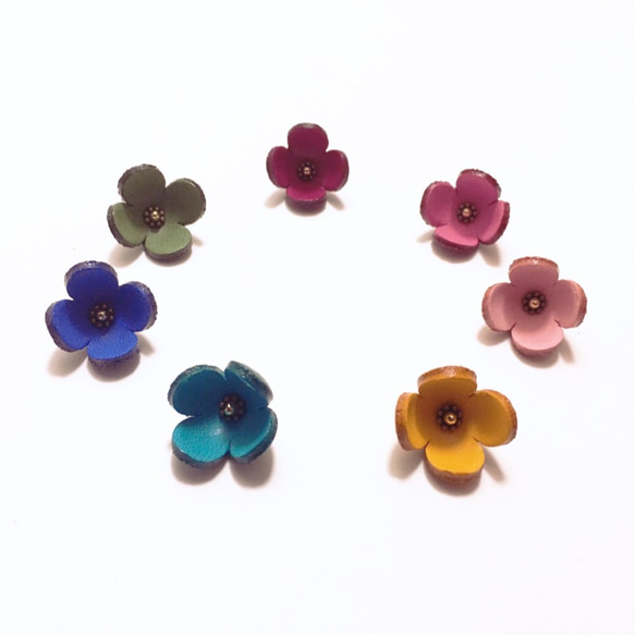 【Leather flower parts 】ピン付クローバーMサイズ　same color 2 pieces