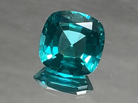 ◆ パライバトルマリン＜再結晶＞ルース　6.2ct　蛍光エメラルドグリーン　S-004