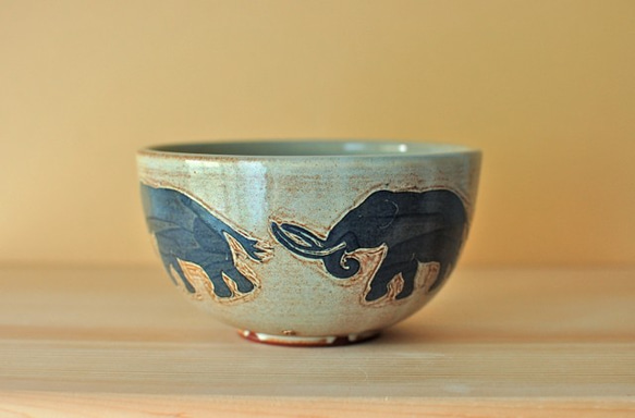 掻き落し　ぞうのボール　Elephant bowl