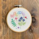 [hoop] レインボーカラーのwelcome刺繍枠  壁掛けファブリックパネル